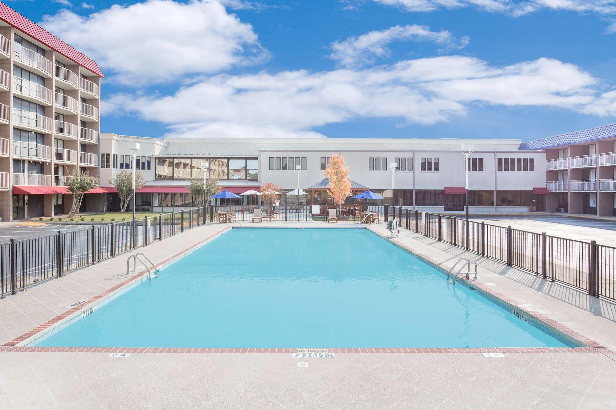 Baymont By Wyndham Fayetteville Fort Bragg Area Εξωτερικό φωτογραφία